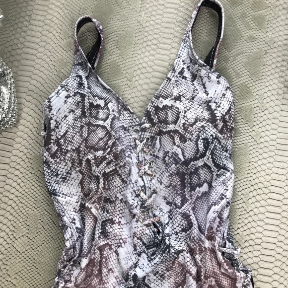 4FOR20 Beige pink snake skin tie up one piece bikini - Picture 2 of 8